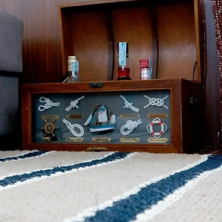 Botel Samos Bed & Boat