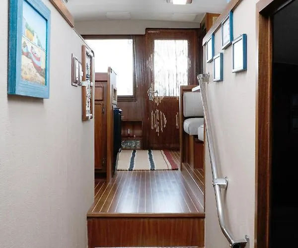 船屋 Samos Bed & Boat *