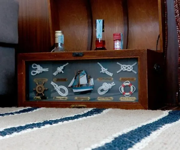 Πλωτό κατάλυμα Samos Bed & Boat