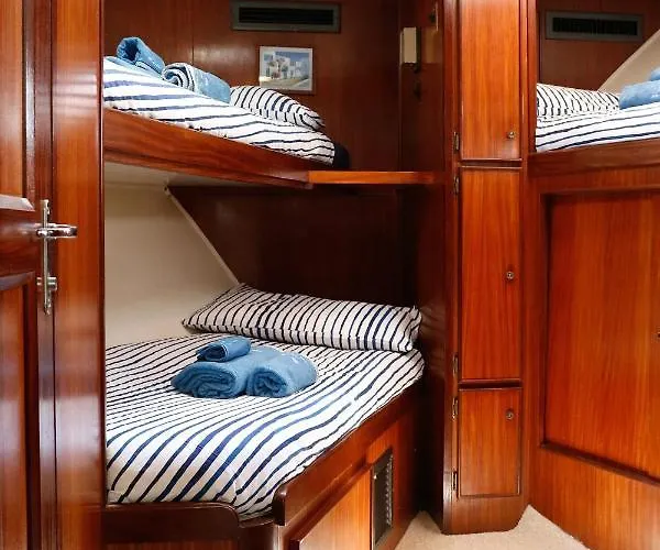 Samos Bed & Boat * 马尔扎梅米