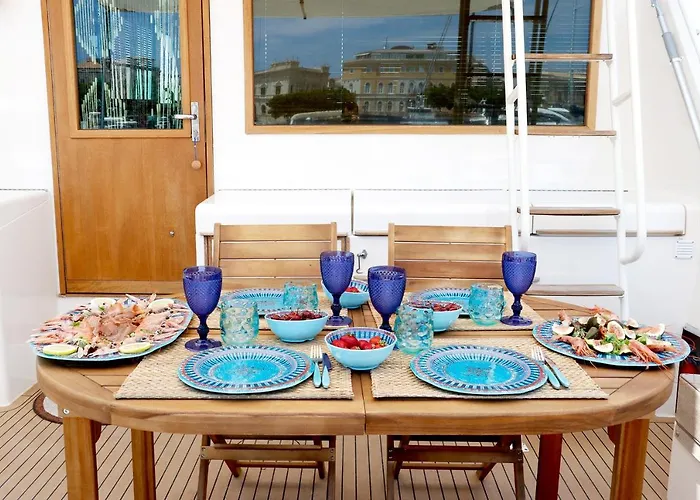 Samos Bed & Boat Πλωτό κατάλυμα *