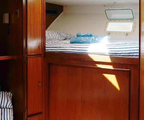 船屋 Samos Bed & Boat *