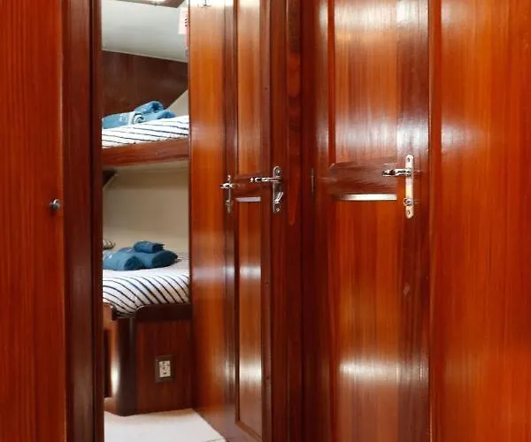 Πλωτό κατάλυμα Samos Bed & Boat Marzamemi