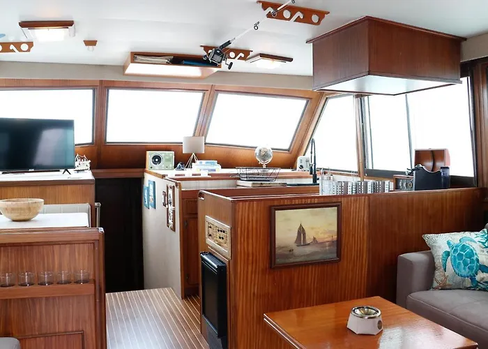 Πλωτό κατάλυμα Samos Bed & Boat Marzamemi