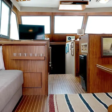 Samos Bed & Boat