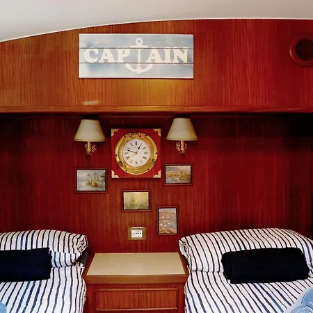 Samos Bed & Boat Ботель *