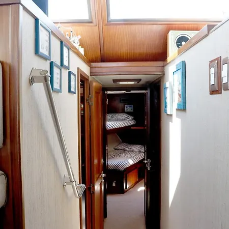 Samos Bed & Boat