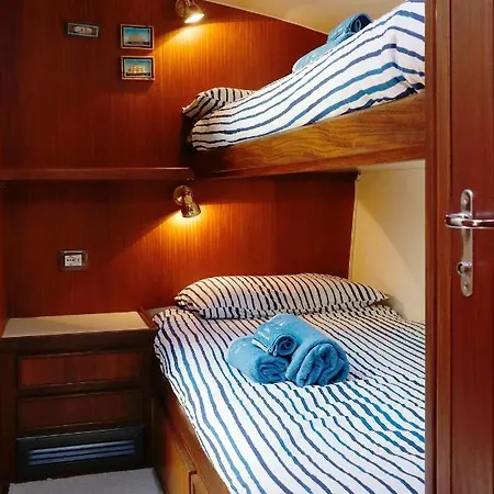 Samos Bed & Boat