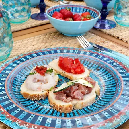 Botel Samos Bed & Boat *