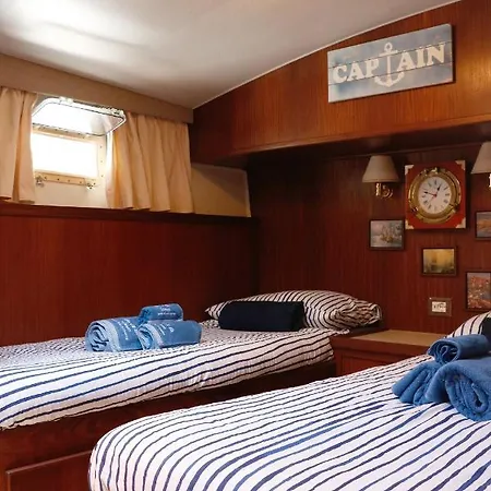 Samos Bed & Boat *