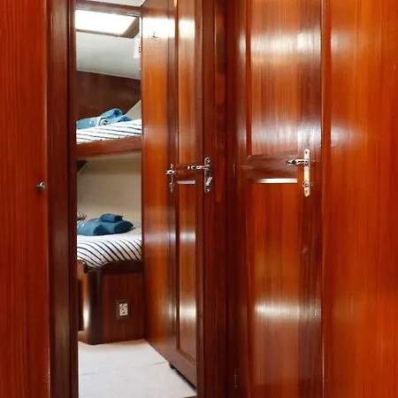 Ботель Samos Bed & Boat Марцамеми