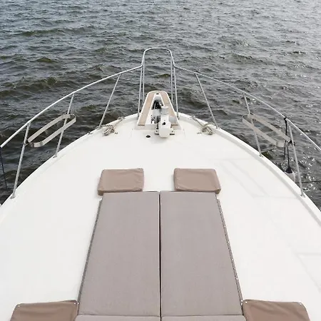 Ботель Samos Bed & Boat