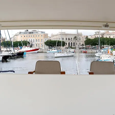 Samos Bed & Boat *