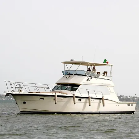 Ботель Samos Bed & Boat