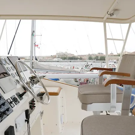Samos Bed & Boat