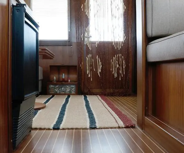 Samos Bed & Boat Hotel en barco Marzamemi